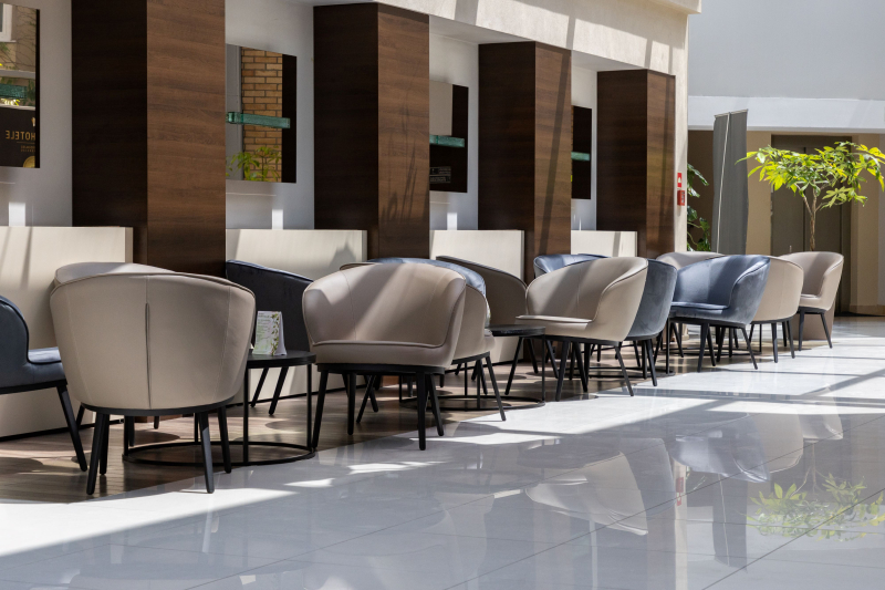 Lobby & átjáró az új szárnyba