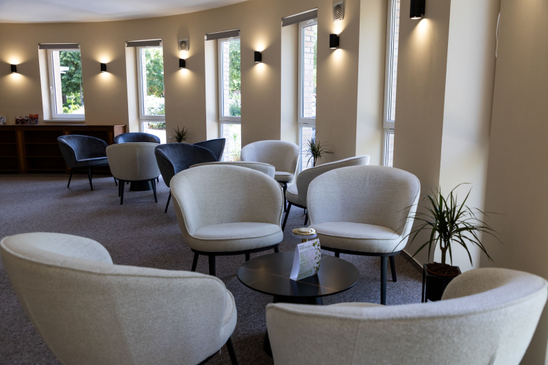 Lobby & átjáró az új szárnyba