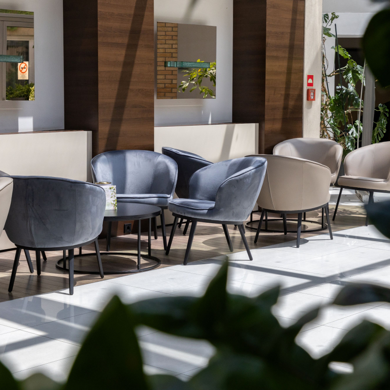 Lobby & átjáró az új szárnyba